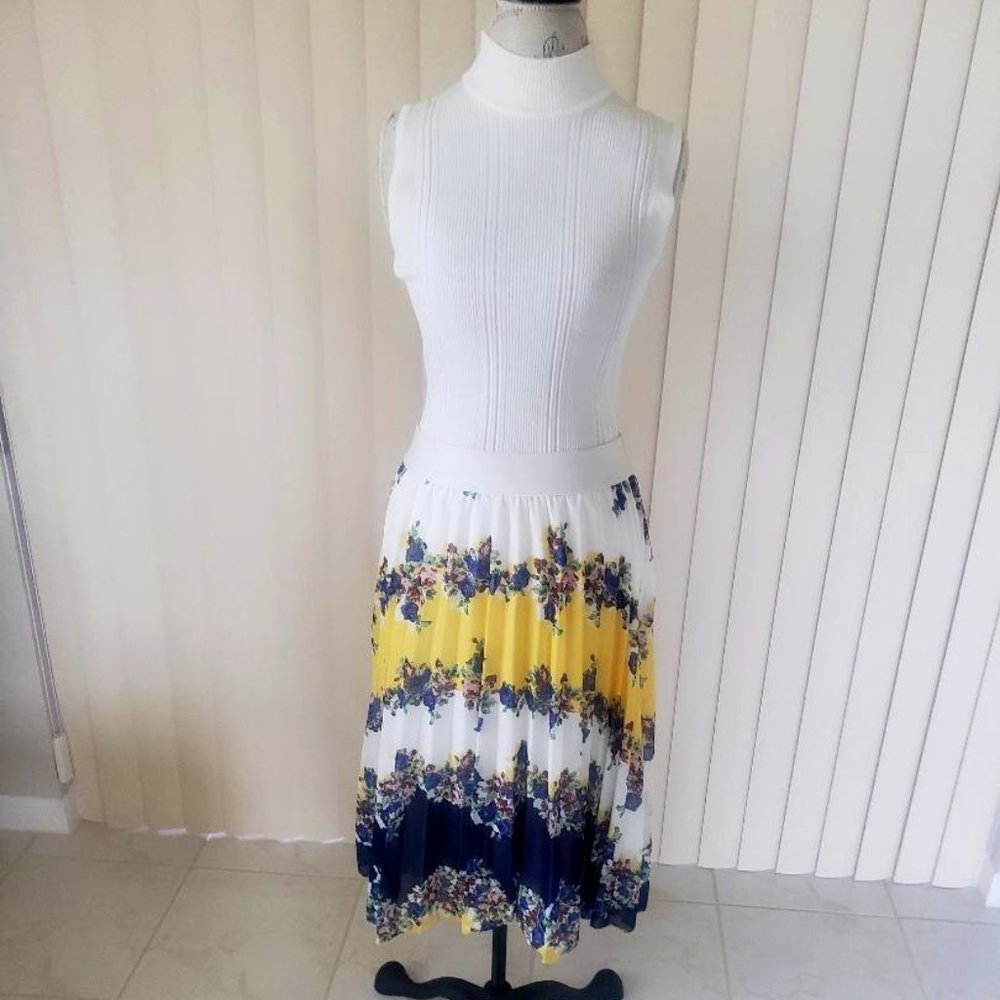 Andi & James Pleated Multi -Colored Skirt, size Large, top for display only